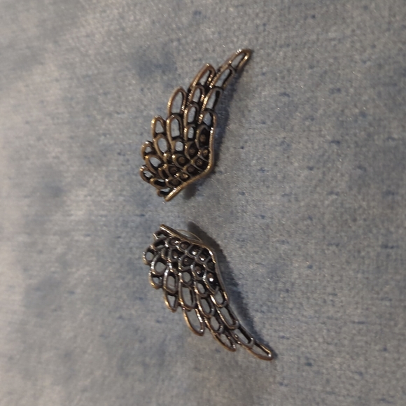 Earings - Picture 2 of 4